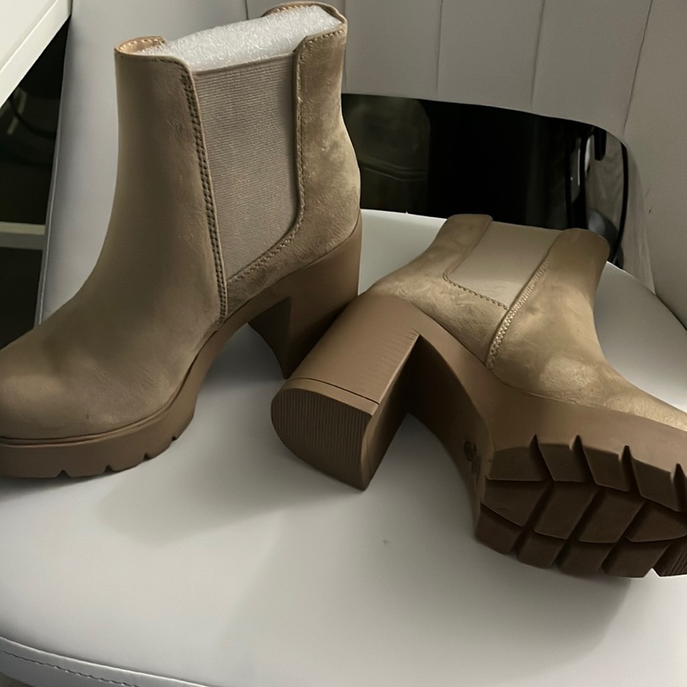 Brand-new size 8 1/2 tan colored boot